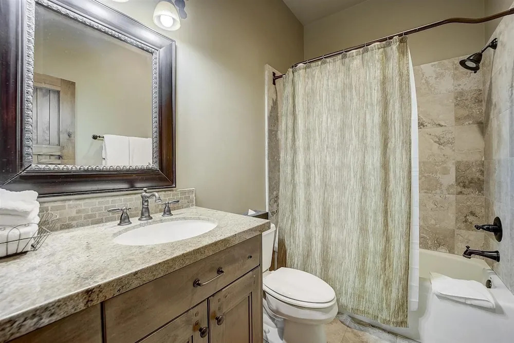 Mont Cervin 32 by AvantStay Ski In Ski Out Home in Silver Lake Village w Hot Tub
