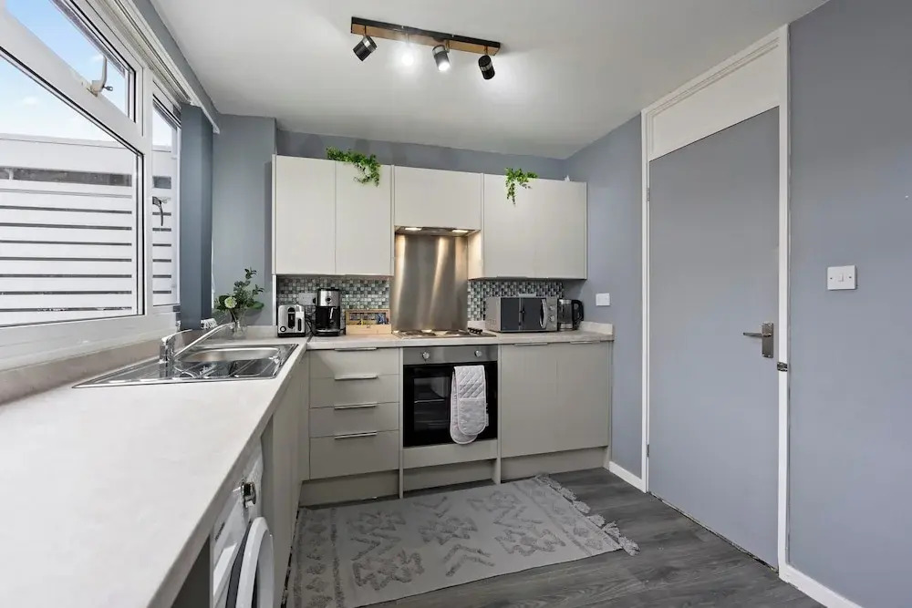 8guests-3br-parking-familyfriendly-nearairport