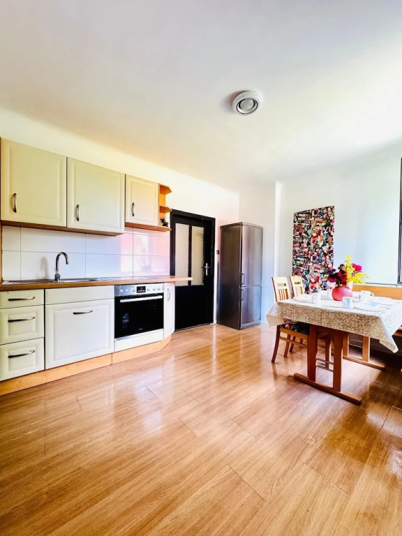Cozy Garden Villa near Danube For 16P