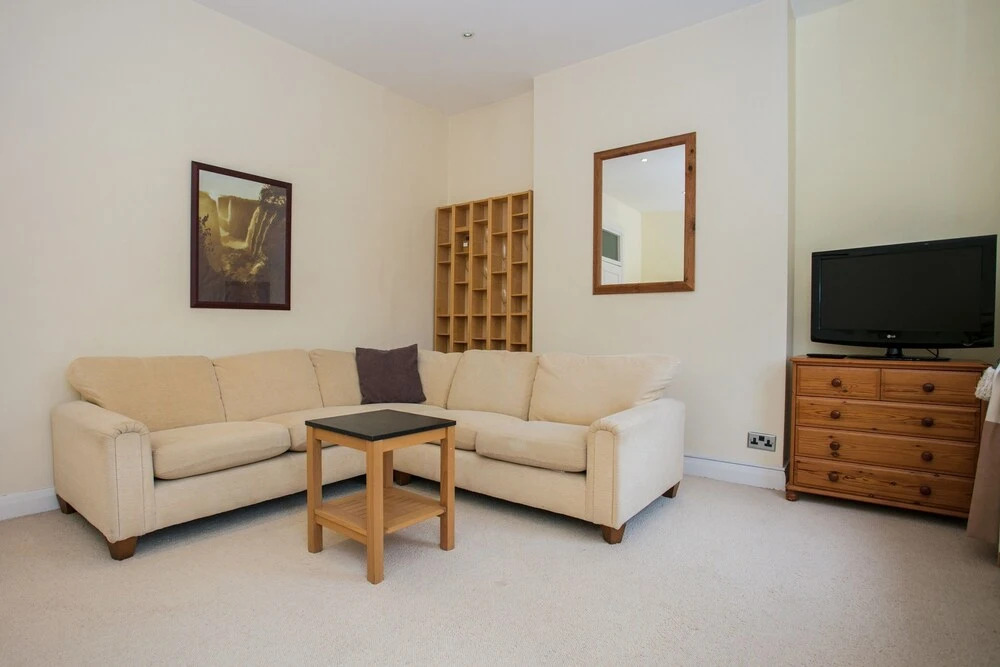 2 Bedroom Apartment In Chelsea