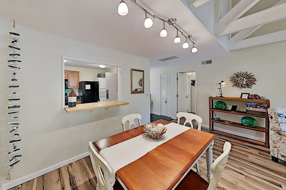 New Listing! Golf & Beach : 5 Pools & Tennis 2 Bedroom Condo