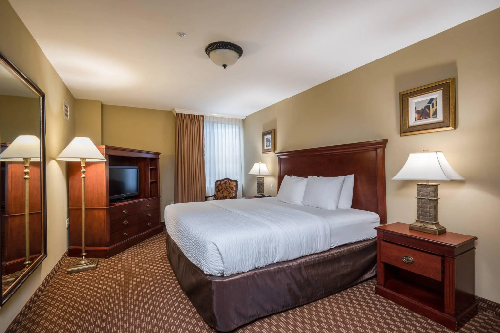 Clarion Collection Hotel Arlington Court Suites