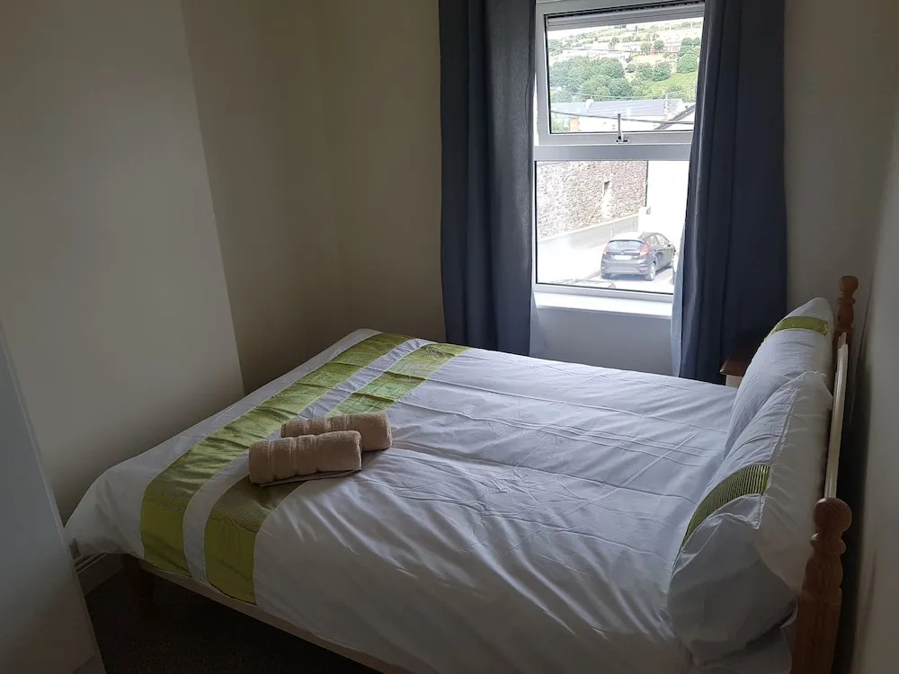3 Bed Newly Renovated Cork city Sleeps 5