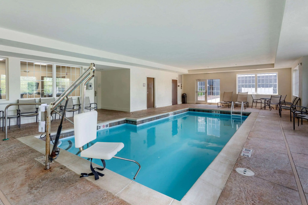 Comfort Suites Clarksville near Governors Square Mall