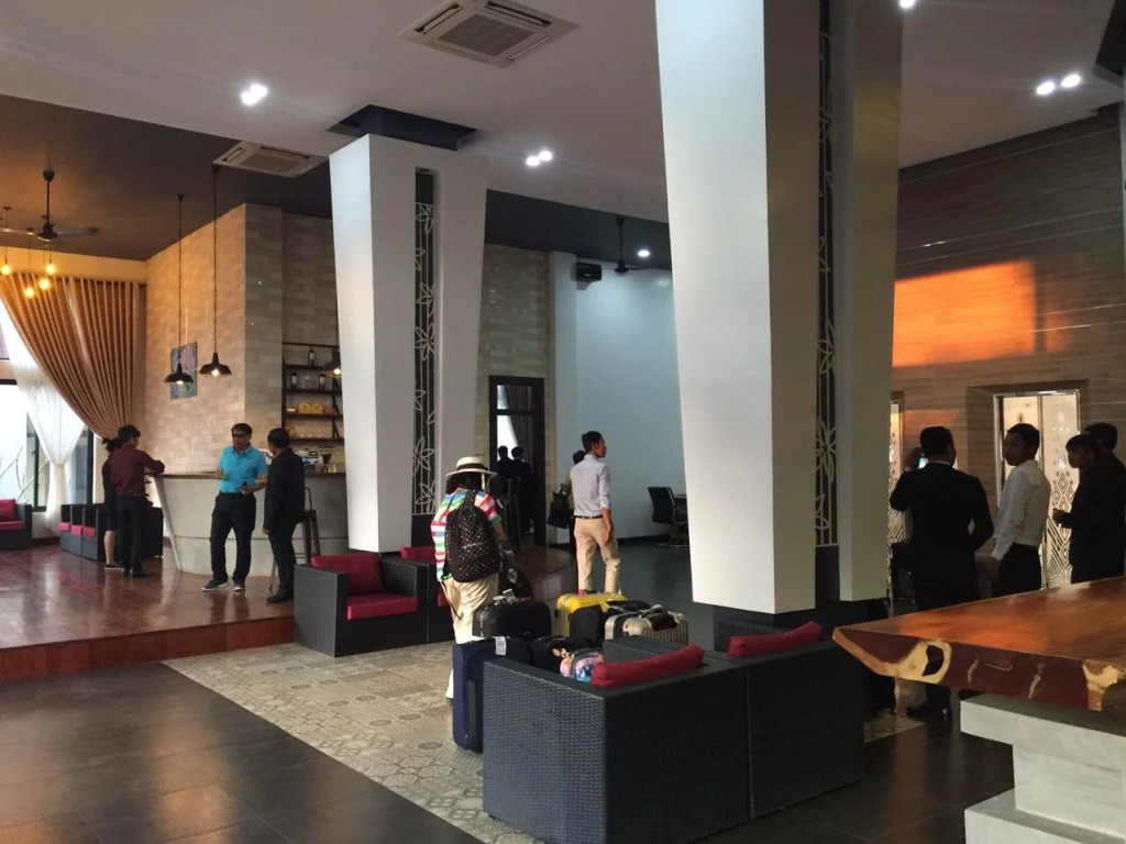 Yeak Loam Hotel
