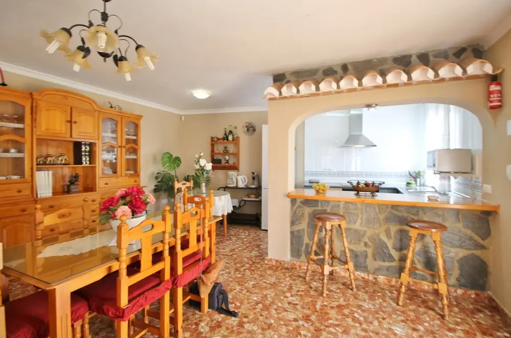 1090 Villa las Flores