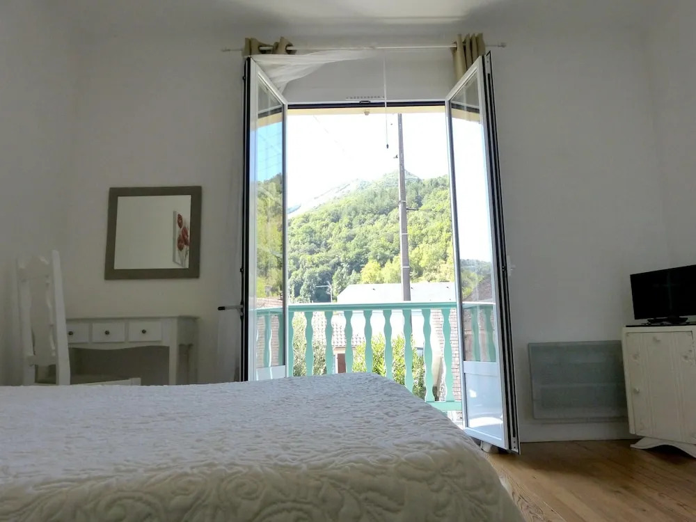 House With 2 Bedrooms in Lourdes, With Wonderful Mountain View, Furnis