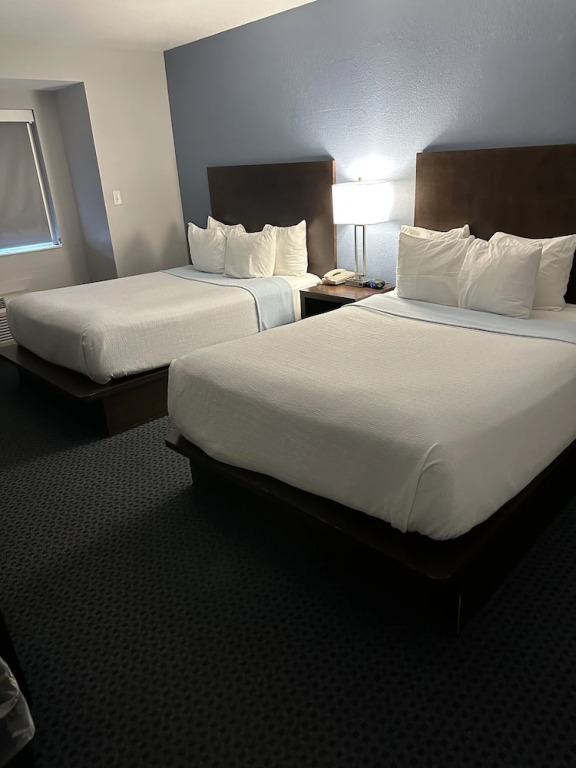 Sugar Creek Inn & Suites