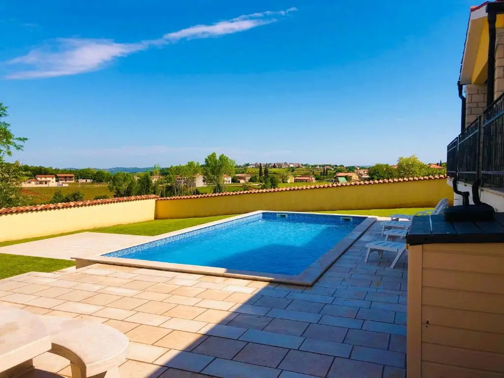 Villa Selo Mekisi the Private Villa With a Heated Pool