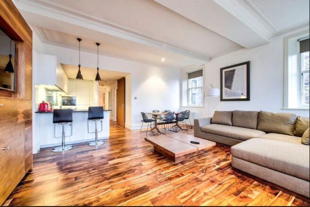Amazing views! North Bank Street Luxury Apartment