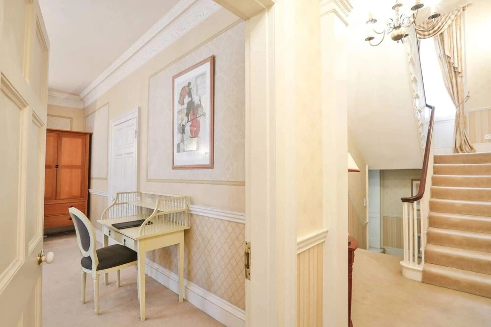 Spacious House in Marylebone [VR]