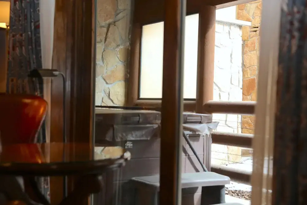 Luxury Three Bedroom Suite with Mountain Views and Three Hot Tubs