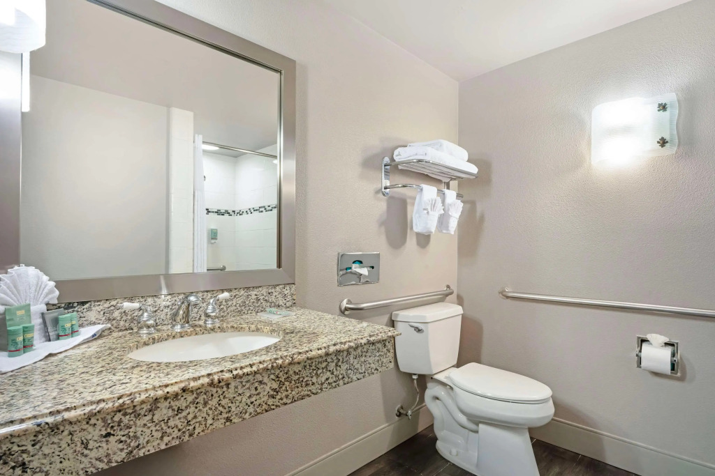 Best Western Cedar Inn & Suites