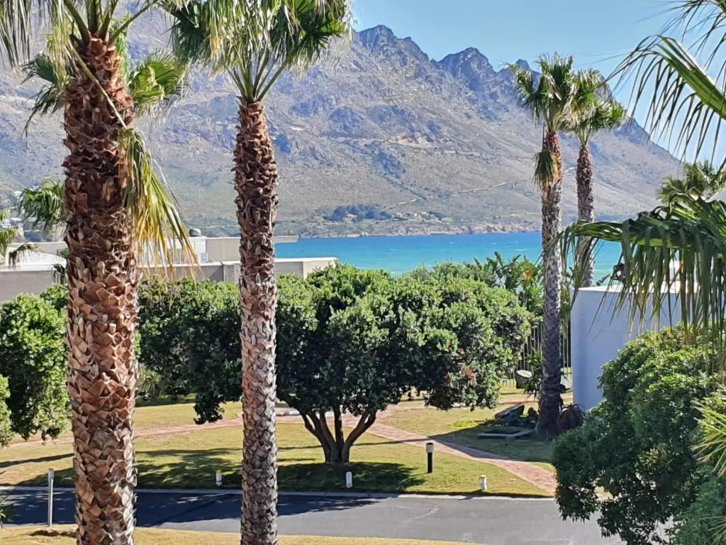 Sea and Mountain View Apartment