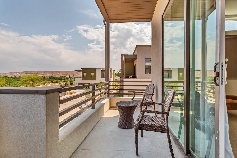 #15 At Bloomington Country Club 4 Bedroom Townhouse by RedAwning