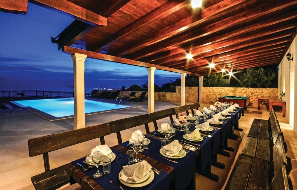 Awesome Home in Podstrana With Wifi and 8 Bedrooms