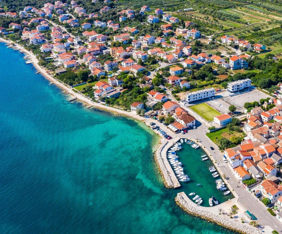 Amazing Home in Zadar with Outdoor Swimming Pool, Hot Tub & 2 Bedrooms