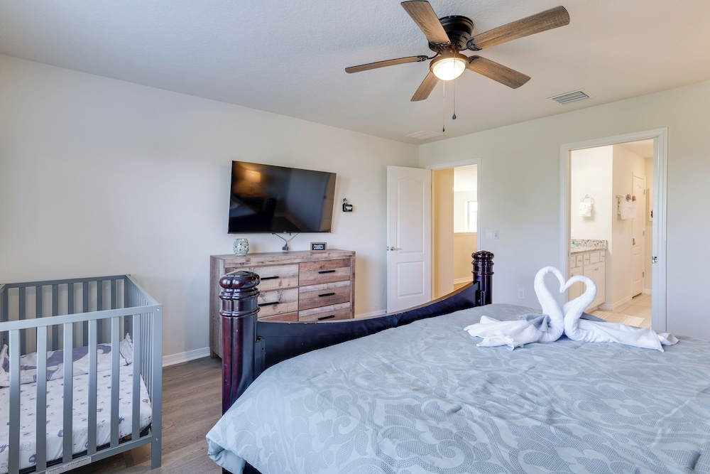 Heated Pool & Theater: Solterra 5BR Home Near WDW