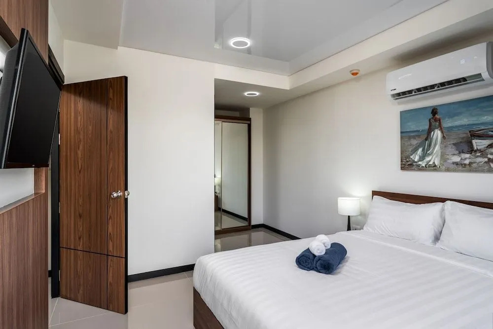 Naiharn Pearl Condo Hotel by VillaCarte