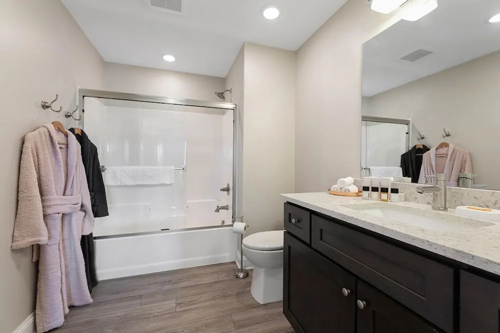 539 Bay St. Lake View Condo Unit 104E