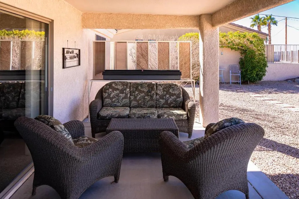 Cozy Lake Retreat Games, Pool Table