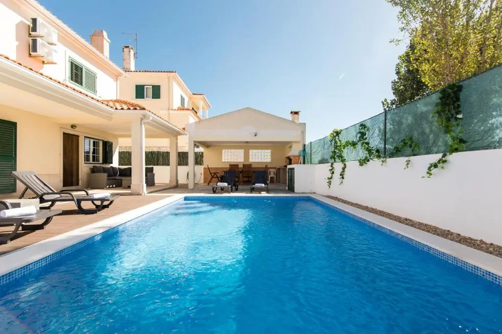 Moradia de 3 quartos com ar condicionado e piscina