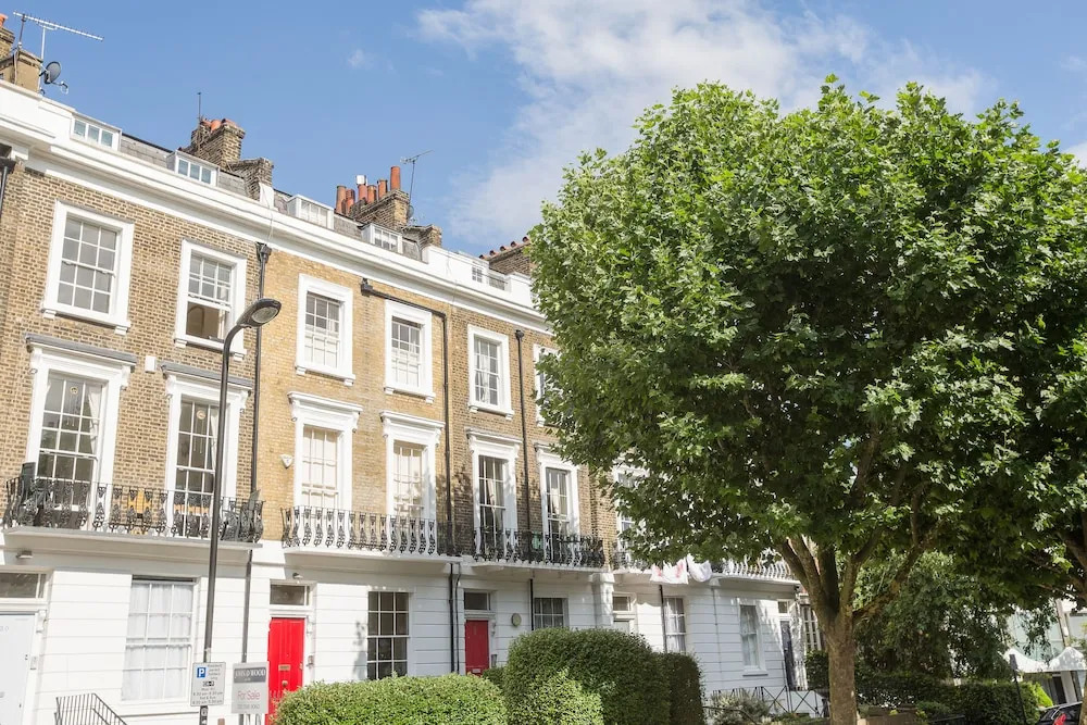 Vintage Regents Park Apartment