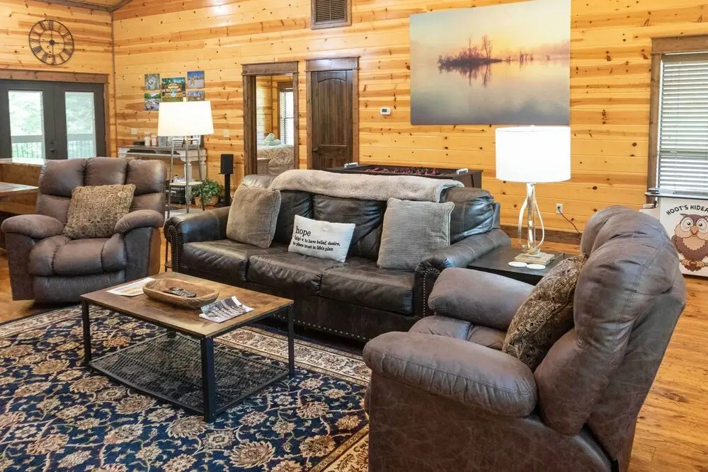 Broken Bow Cabin w/ Hot Tub & Outdoor Fireplace!
