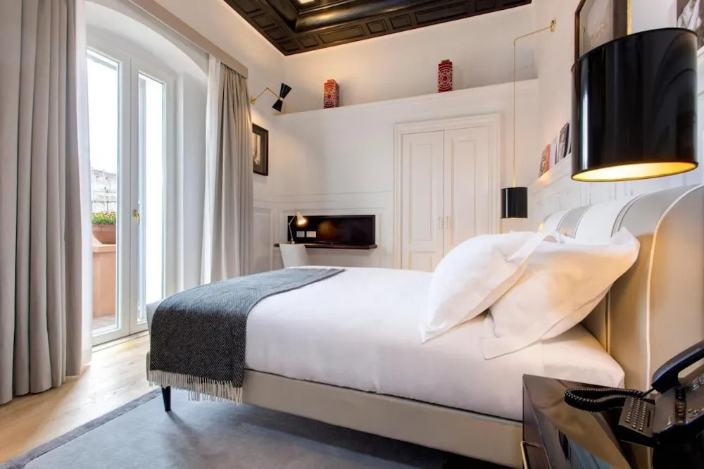 Roof Suite Rome Suitable for 6 Persons