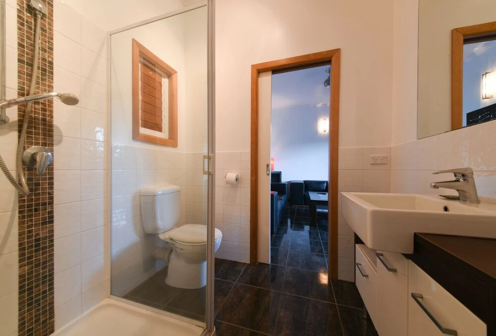 180 views king suite NB Pets must be okd by host B4 booking as T&Cs Apply CALL Bella Vista on Nara