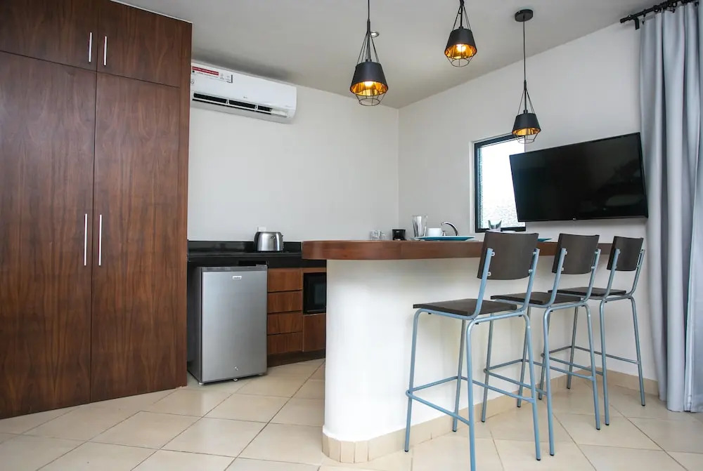 Honey B Suites