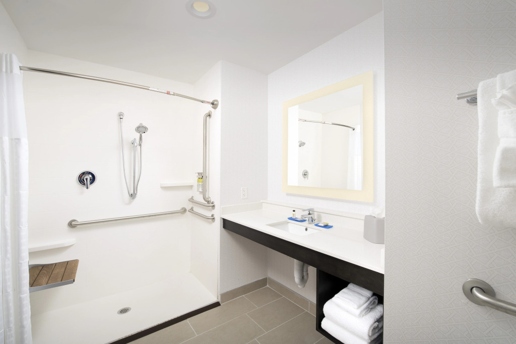 Holiday Inn Express & Suites - North Brunswick by IHG