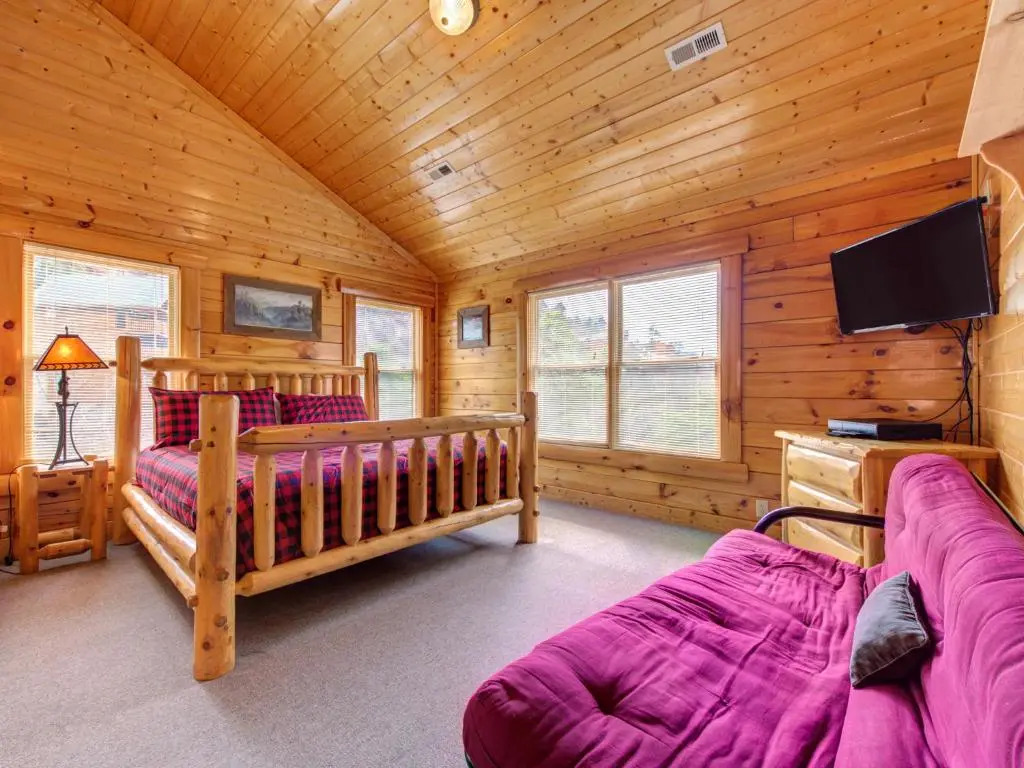 Moonlight Lodge, 8 Bedrooms, Hot Tub, Wi-Fi, Pool, Sleeps 40