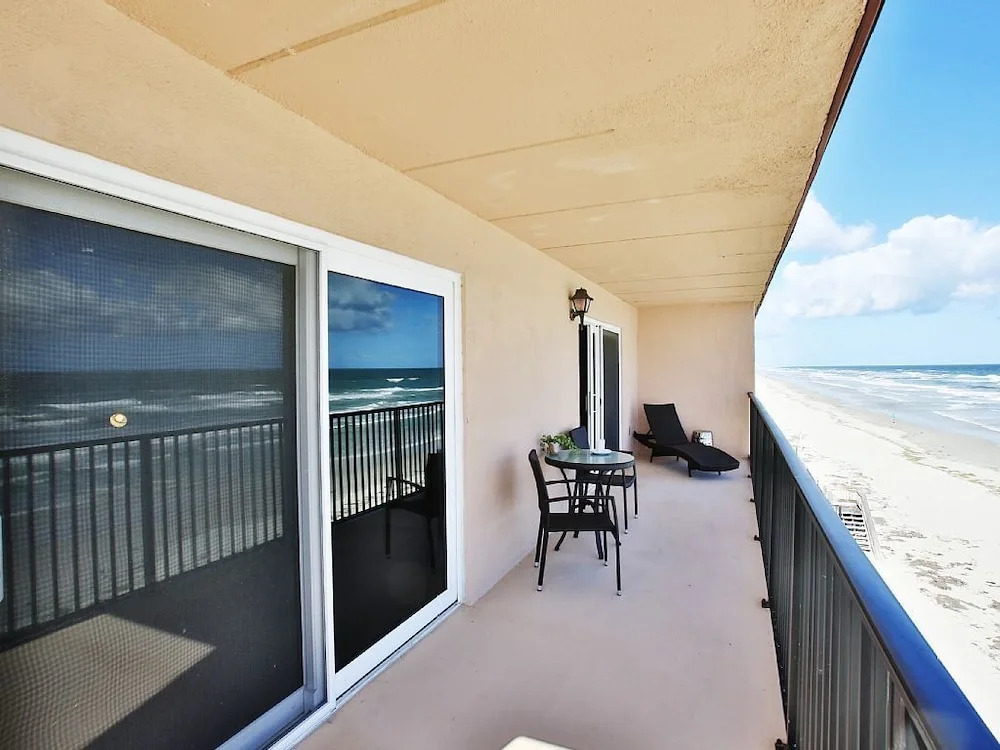 4495 S. Atlantic Ave #306S 2/2 Ocean front - 2 Br condo by RedAwning