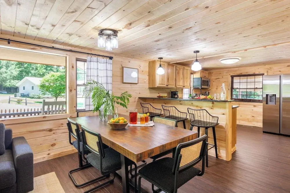 2 Mi to Dtwn: Spacious Gatlinburg Home w/ Hot Tub!