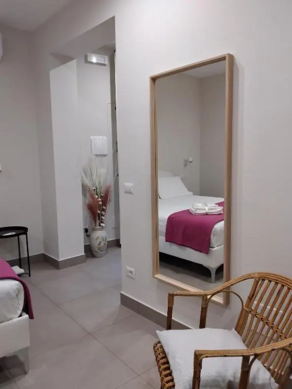 Pied-à-terre81