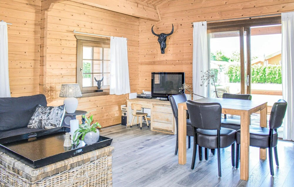 Amazing Home in Rheezerveen With 2 Bedrooms and Wifi