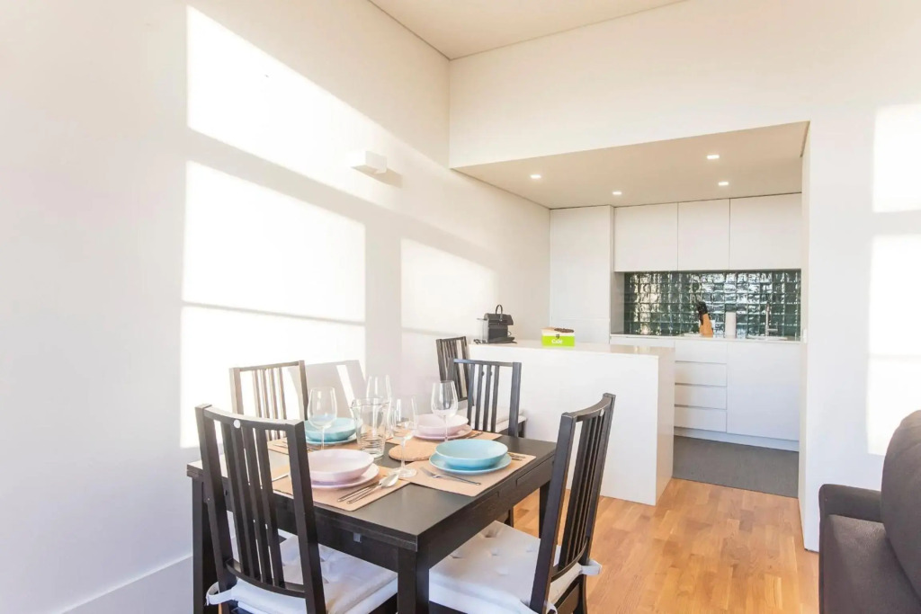 Modern 2BR Duplex Downtown by Art District by LovelyStay