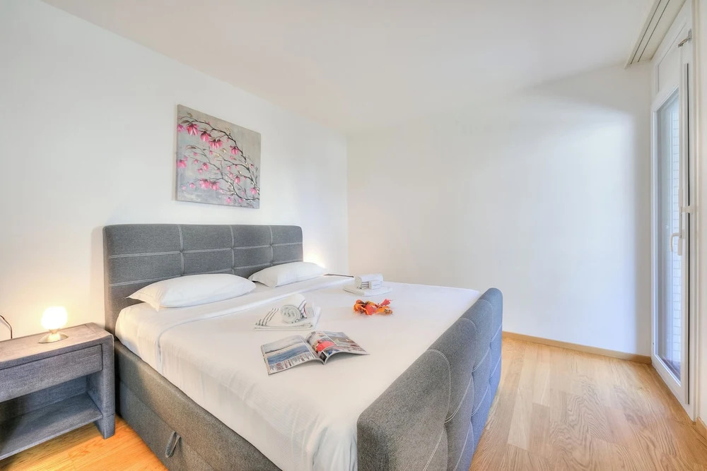 Locarno Place