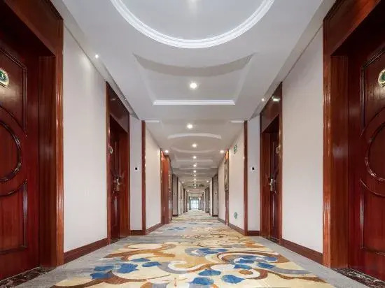 Vienna Hotel(Shenzhen Pingshan High-speed Rail Station & Pingshanwei Metro Station)