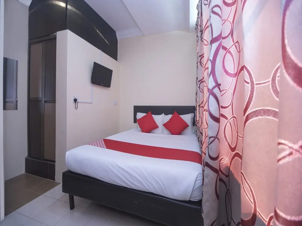 Oyo 11344 I Home Hotel