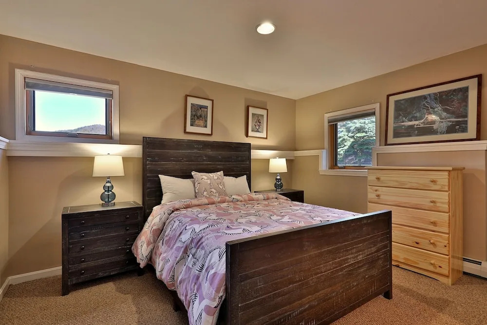 The Pico Escape: 3br/2ba Ski On/ski Off At Pico Mountain. Close To Killington. 3 Bedroom Condo