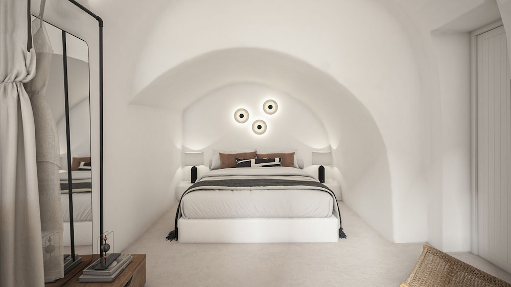 You and Me Suites Oia