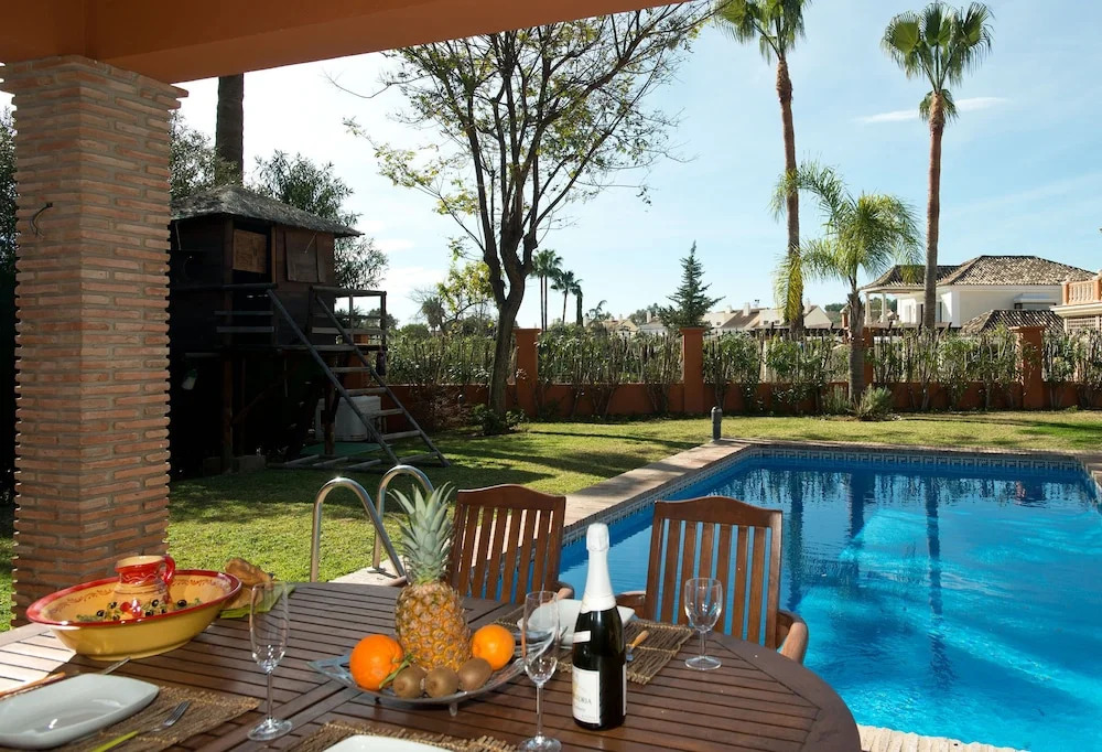 Holiday villa with 5 bedrooms, private pool, Nueva Andalucia, Marbella