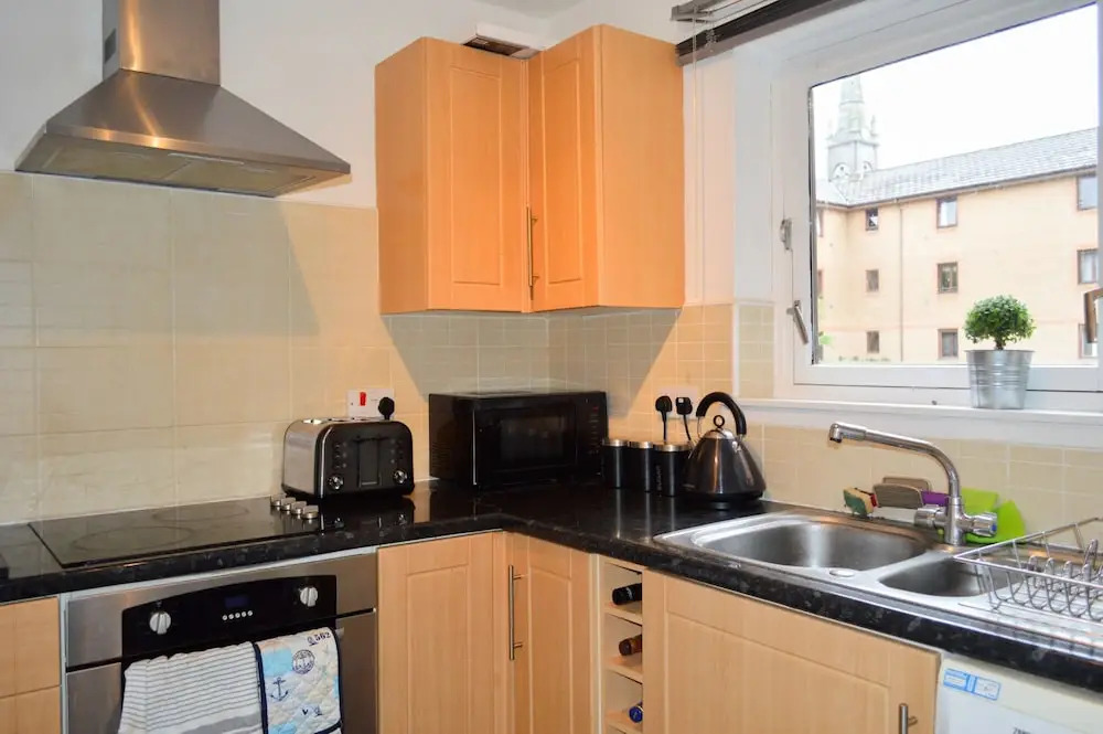 1 Bedroom Flat Near Leith Shore