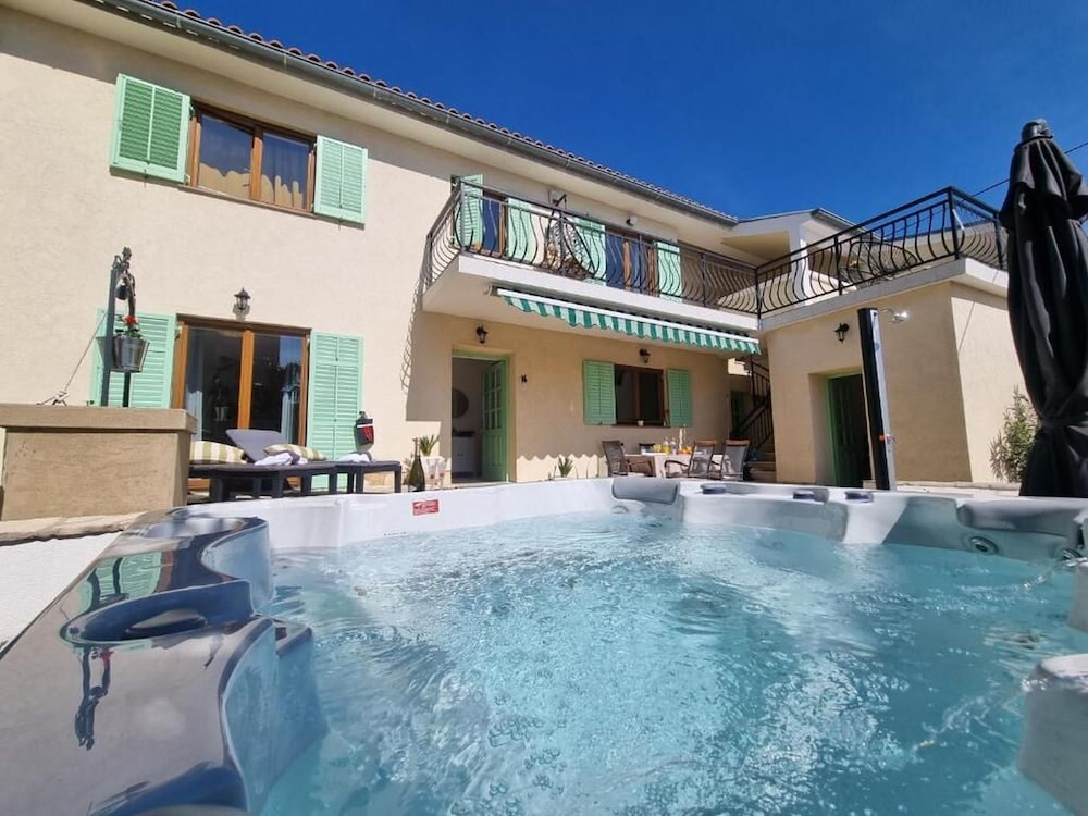 House Ivona