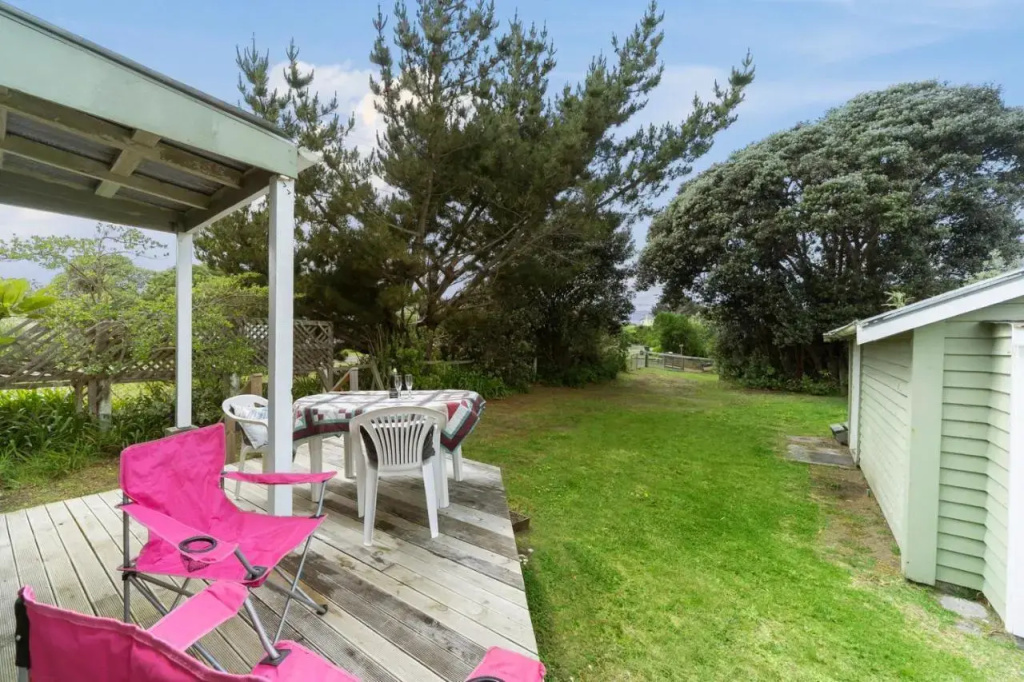The Beach House - Kapiti Coast Holiday Home