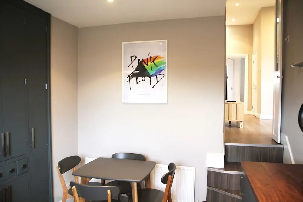 Modern and Stylish 2 Bedroom Flat in Notting Hill