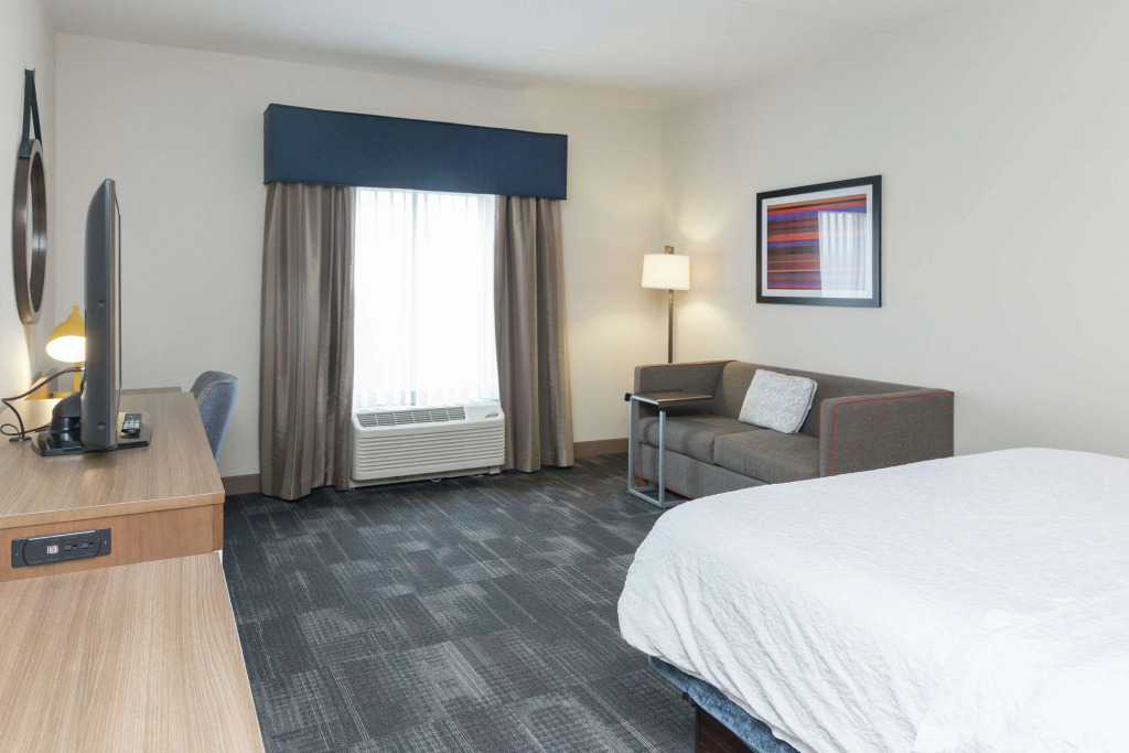 Hampton Inn & Suites Morgantown / University Town Centre