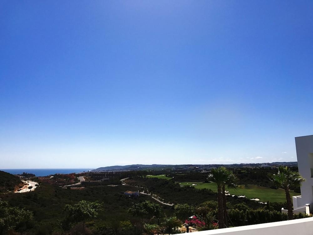 Luxury apartment near Estepona at Finca de Cortesin golf resort